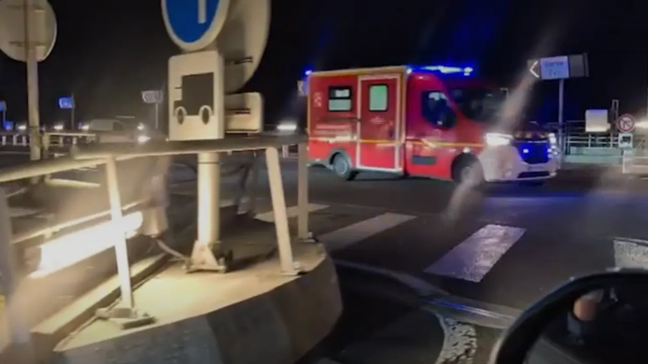 19 Injured as Minibus Crashes Into Train at Channel Tunnel Entrance Near Calais