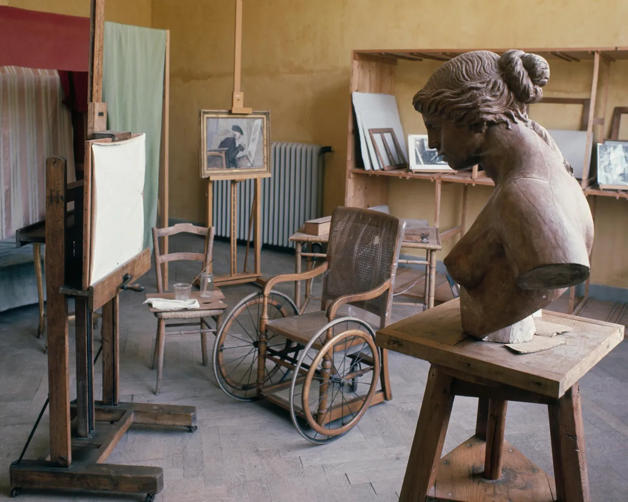 Artworks Worth €9 Million Stolen From Renoir Museum on French Riviera