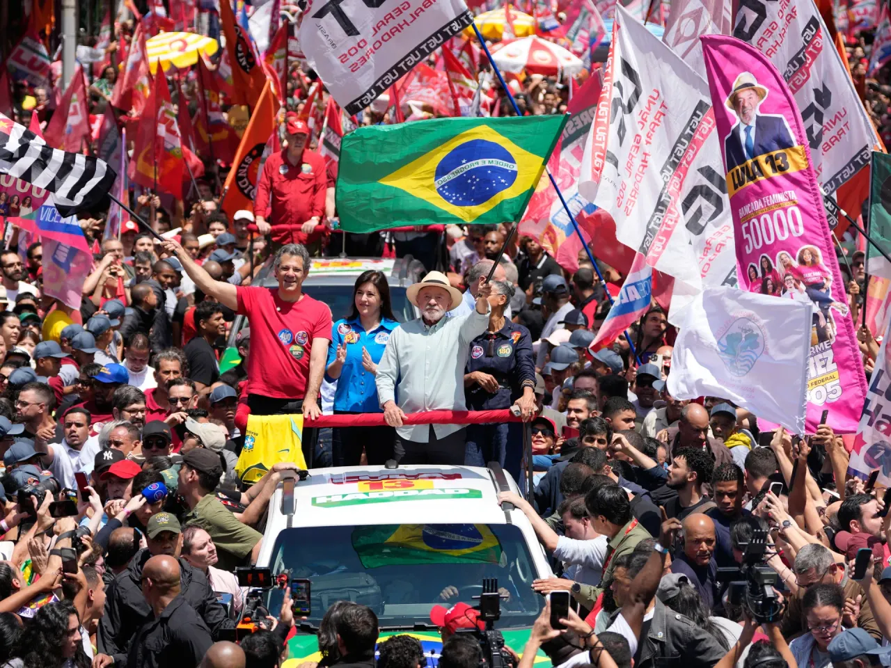 Brazil's Lula and Bolsonaro Close Campaigns Before Sunday's Tight Presidential Vote