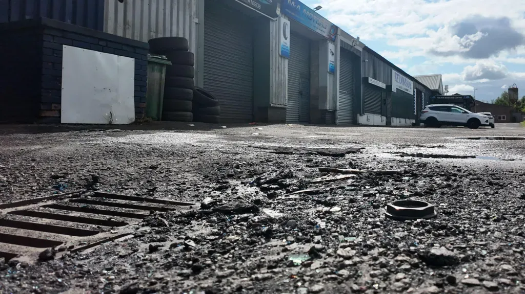 Car Torched at Glasgow-Area Garage Amid Fears of Renewed Gangland Violence