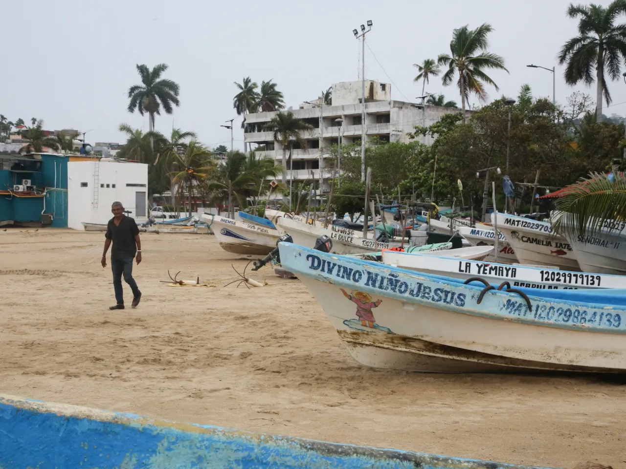 Hurricane Trudy Approaches Mexico's Pacific Coast, Threatening Floods and Landslides