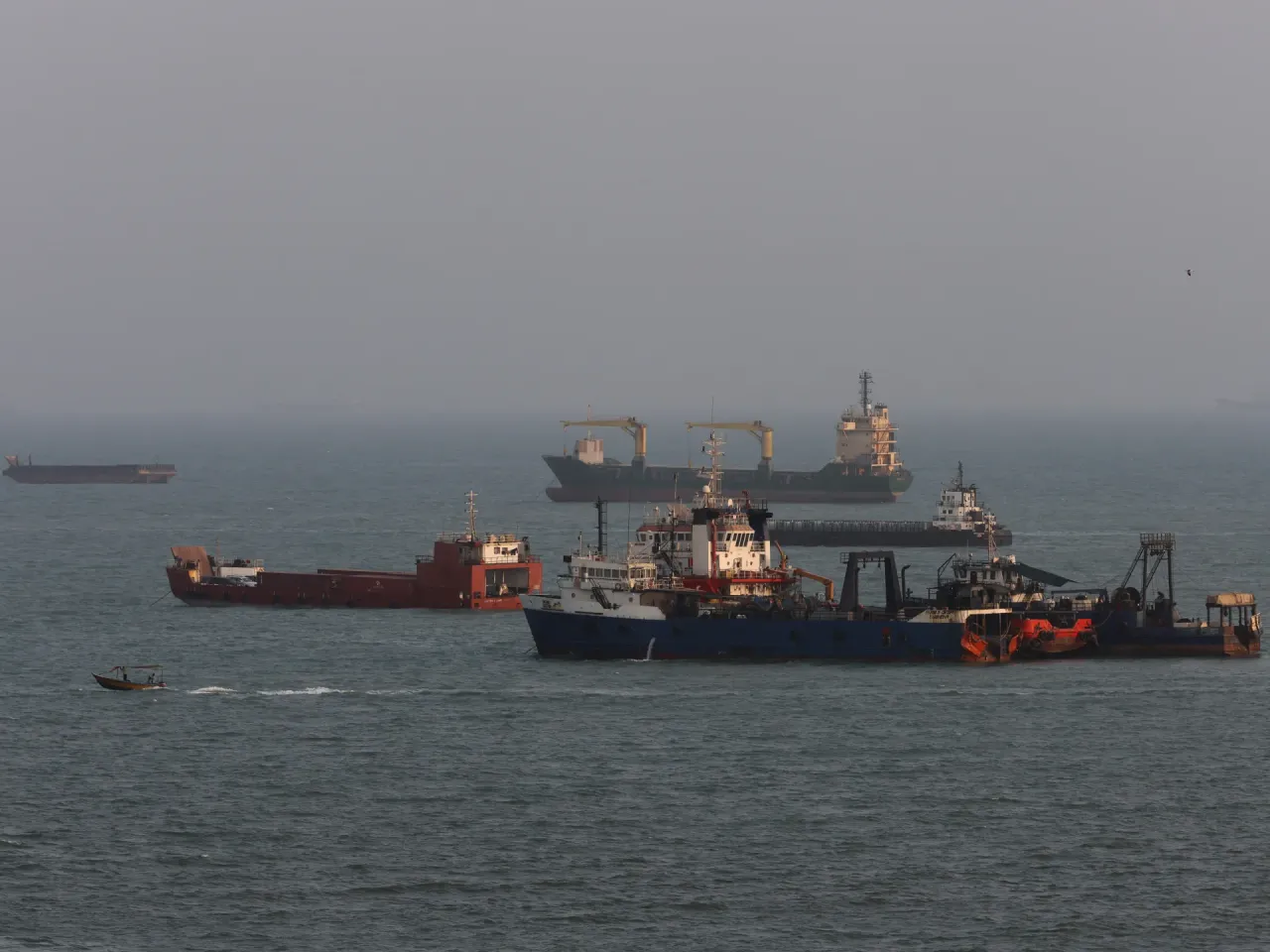Iran: Strait of Hormuz Will Stay Closed Until Washington Accepts Seven Conditions