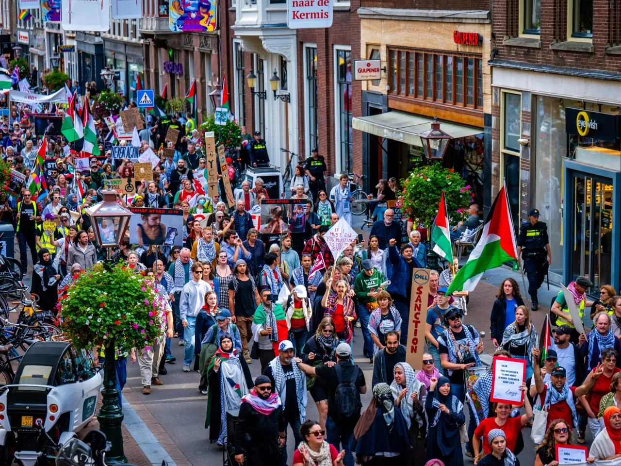 Israel Revokes Dutch Diplomats' Status Over Settlement Import Ban