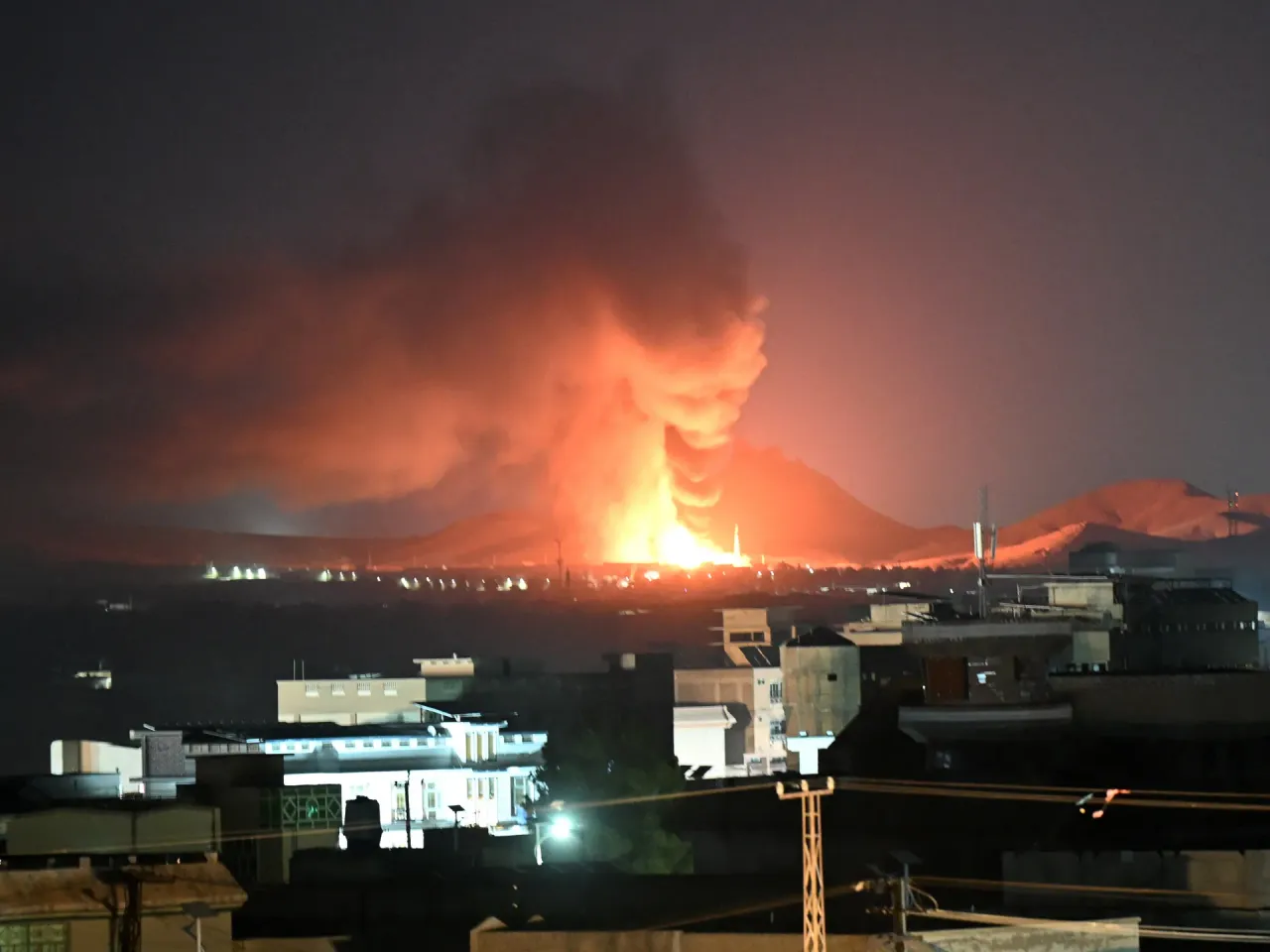 Pakistan Launches Air Strikes on 10 Sites in Afghanistan, Taliban Reports Civilian Deaths