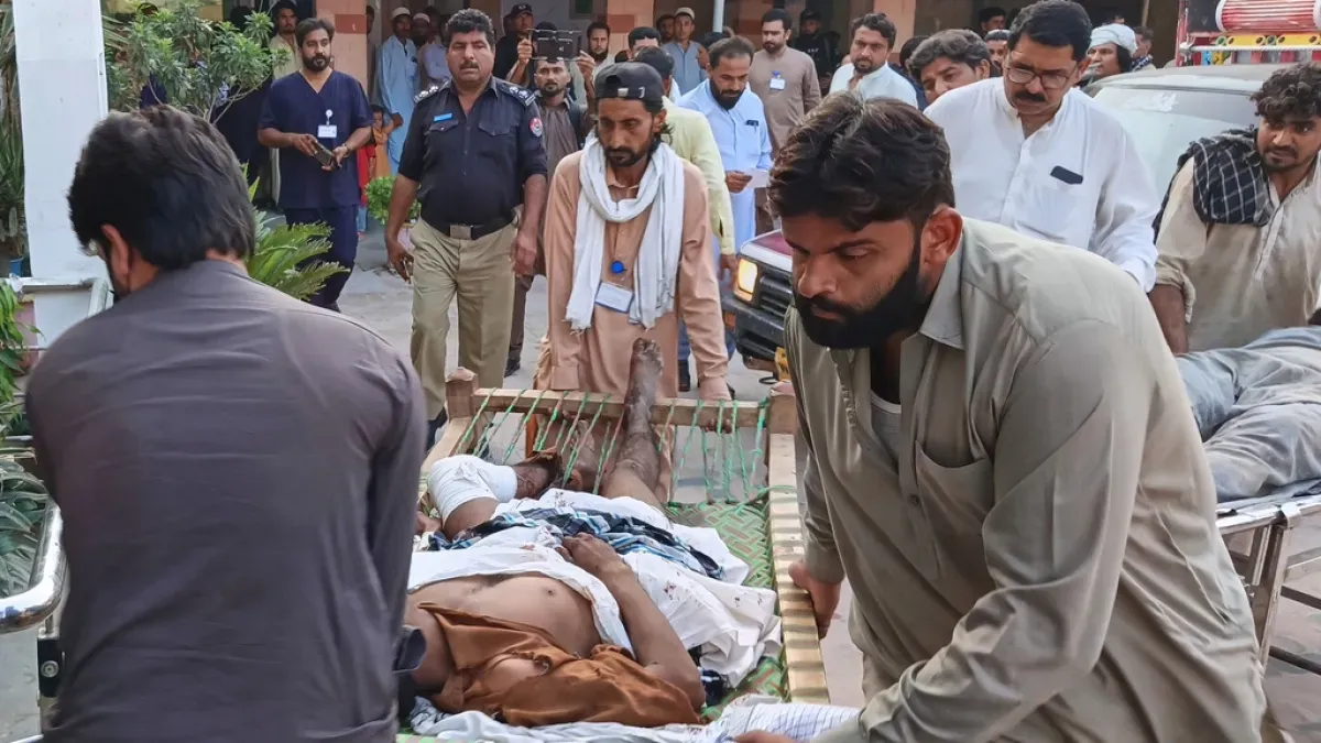 Suicide Bombing at Pakistan Checkpoint Kills at Least 12, Wounds 30