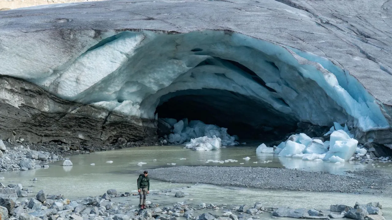 Swiss Glaciers Lose 5.5% of Ice in 2026 as Heatwaves Drive Near-Record Melt