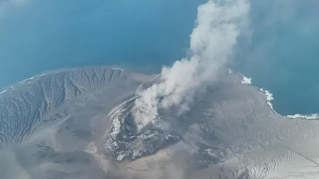 Anak Krakatau Eruption Suspends Hundreds of Flights at Jakarta's Main Airport