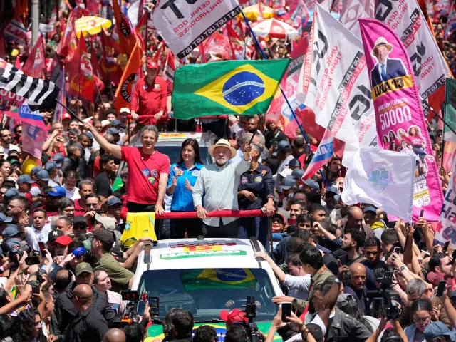 Brazil's Lula and Bolsonaro Close Campaigns Before Sunday's Tight Presidential Vote