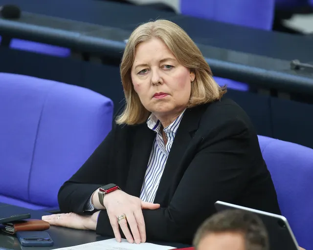 German Labour Minister Bärbel Bas Resigns Over Stepdaughter's Death and Political Attacks