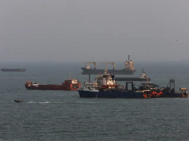 Iran: Strait of Hormuz Will Stay Closed Until Washington Accepts Seven Conditions