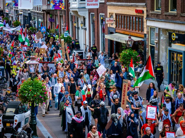 Israel Revokes Dutch Diplomats' Status Over Settlement Import Ban