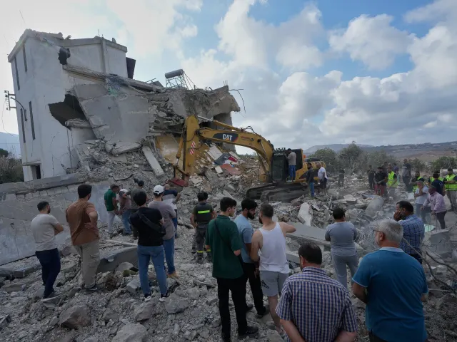 Israeli Air Strikes Kill Four in Southern Lebanon Despite Truce Framework