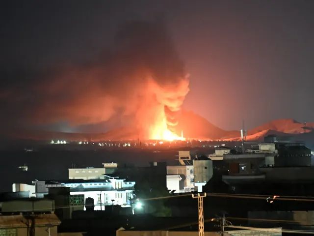 Pakistan Launches Air Strikes on 10 Sites in Afghanistan, Taliban Reports Civilian Deaths