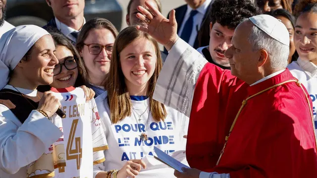 Pope Leo XIV warns against 'paradise of machines' as he opens four-day visit to France