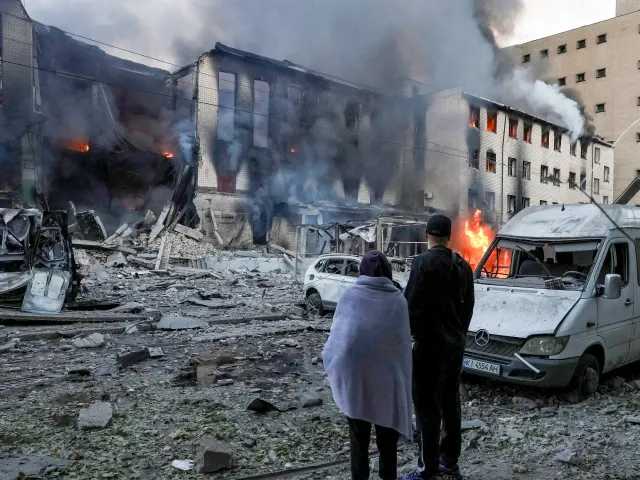 Russia Strikes Kyiv After Three-Day Pause Tied to US Envoy Visits