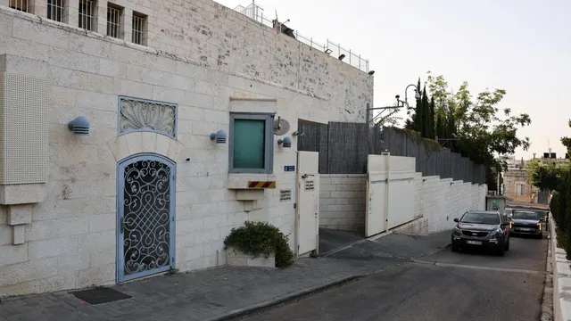UK Insists East Jerusalem Mission Will Stay Open as Most Diplomats Depart Under Israel Pressure