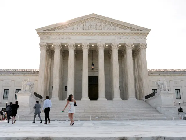 US Supreme Court to Hear Challenge to Trump's ICE Mandatory Detention Policy