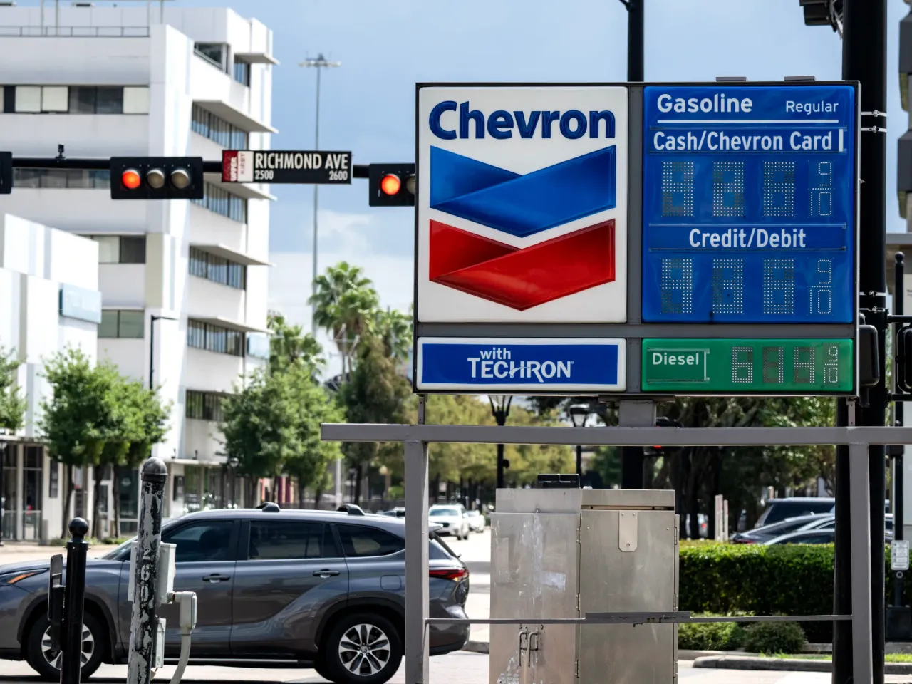 Trump Blames Democrats and Ukraine for Rising US Fuel Prices as Costs Hit Consumers