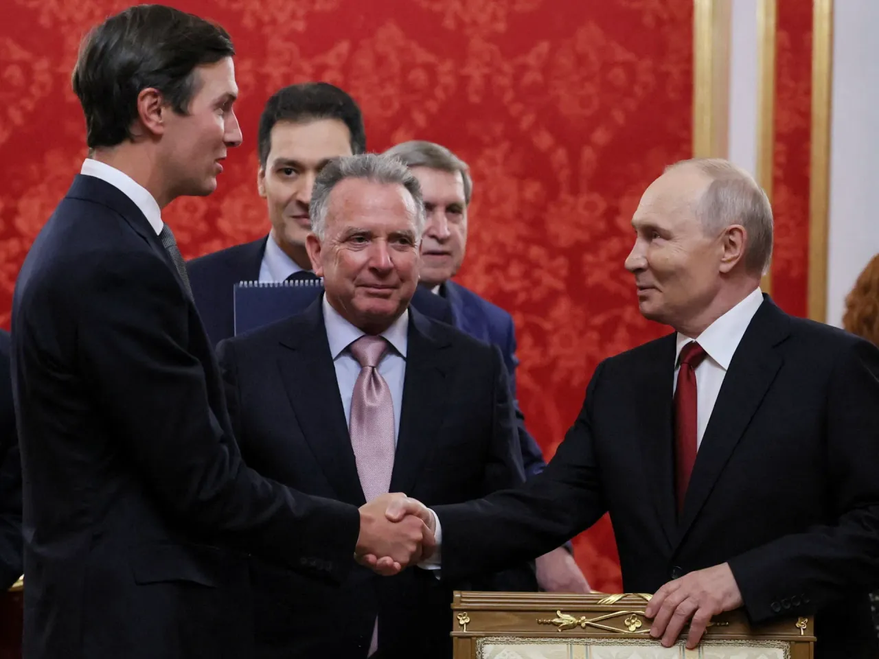 US Envoys Meet Putin and Zelenskyy in Push to End Russia-Ukraine War