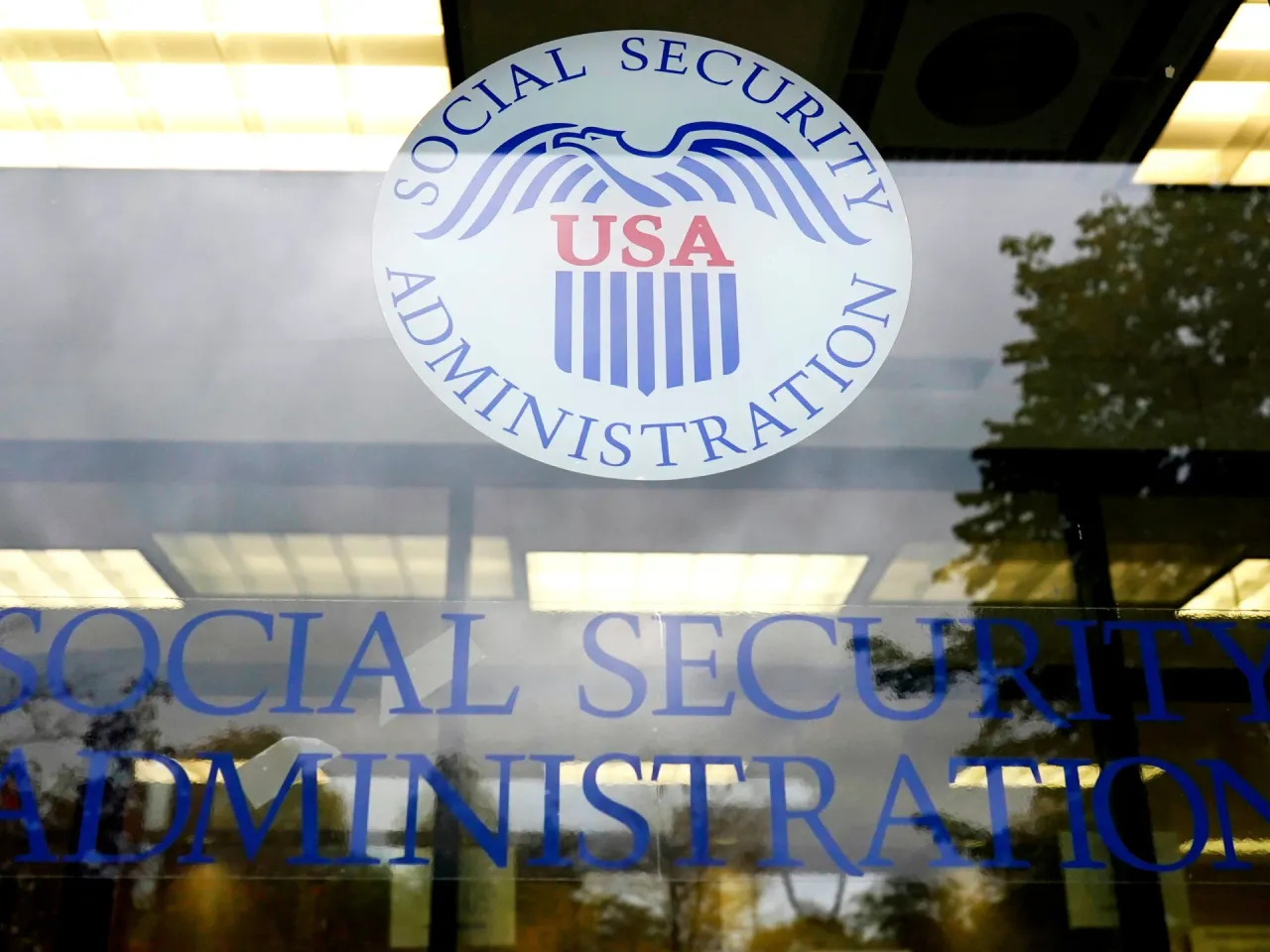 US Social Security Benefits to Rise 3.6% in 2027 as Inflation Remains Elevated
