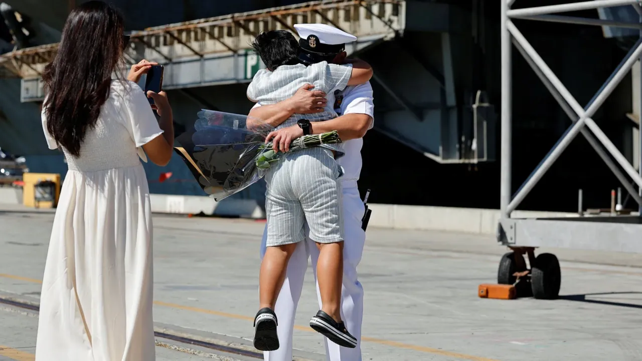 USS Abraham Lincoln Returns to San Diego After Record-Breaking 322-Day Deployment